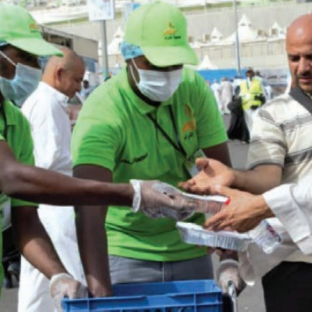 Gift Meal Boxes to Visitors in Masjid Al-Nabwi, Madinah